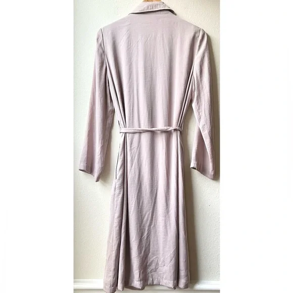 Barefoot Dreams Washed Satin Notch Collar Robe in Feather Sz S